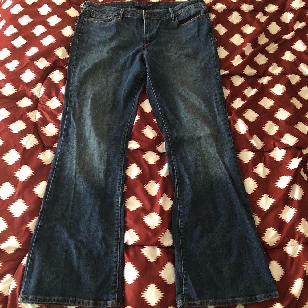 EUC Levi’s Curvy Bootcut Jeans 14 Regular